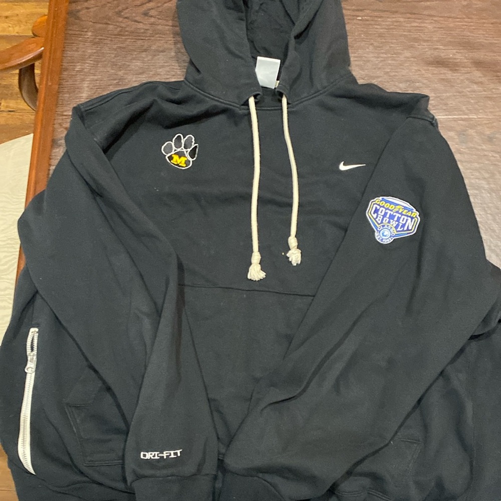 Mizzou Nike Dri Fit Hoodie. Draw string. Cotton bowl Logo.